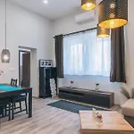 Center Belvarosi Kis Lakas, Csendes Udvarral Apartman *