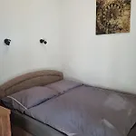Apartman Center Belvarosi Kis Lakas, Csendes Udvarral Esztergom