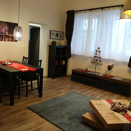 Center Belvarosi Kis Lakas, Csendes Udvarral *